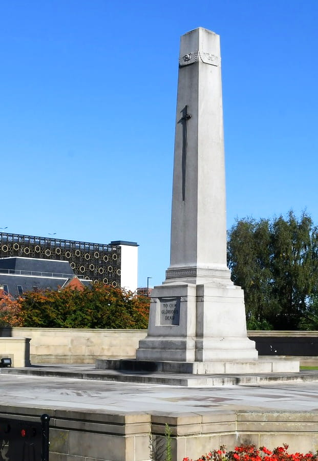 Cenotaph at bridgefoot in Warrington