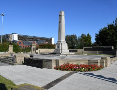Image of Warrington's cenotaph, Bridge Foot.